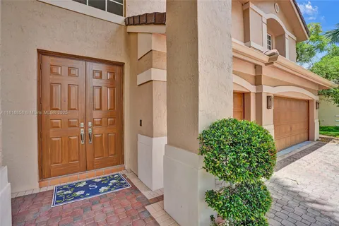 2509 Hunters Run Way, Weston FL 33327