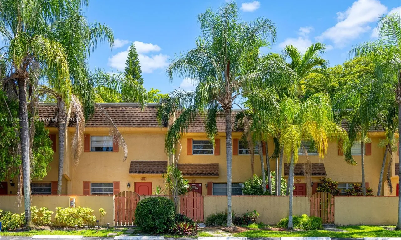 7175 Nova Dr # 303, Davie FL 33317
