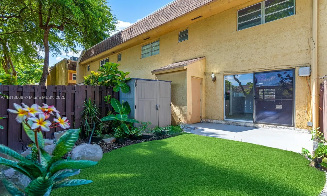 7175 Nova Drive # 303, Davie FL 33317