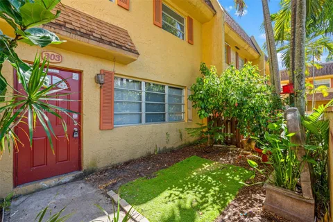 7175 Nova Dr # 303, Davie FL 33317