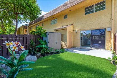 7175 Nova Drive # 303, Davie FL 33317