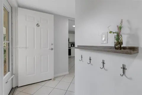 196 Furse Lakes Cir # A6, Other City - In The State Of Florida FL 34104