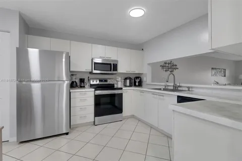 196 Furse Lakes Cir # A6, Other City - In The State Of Florida FL 34104