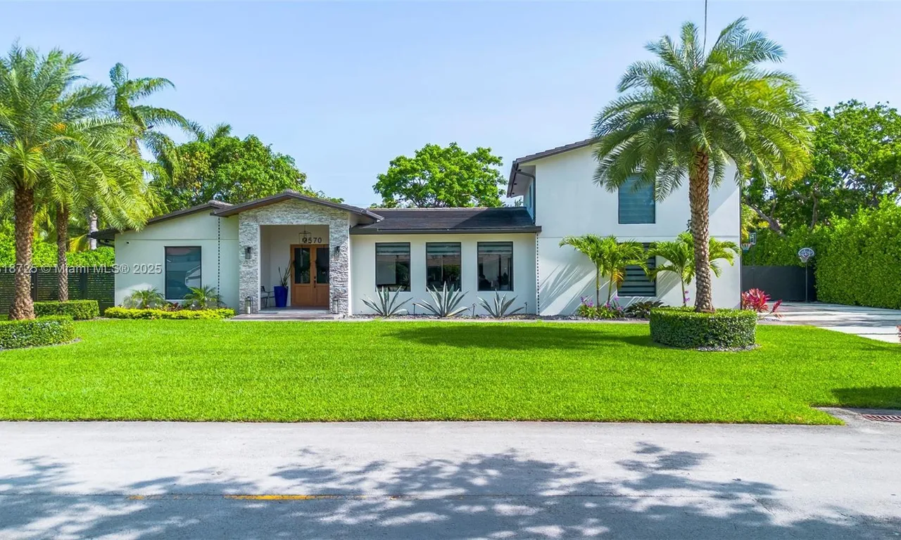 7570 SW 60th St, Miami FL 33143