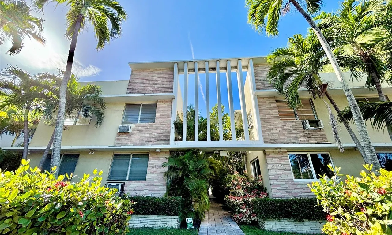 4740 Pine Tree Dr # 28, Miami Beach FL 33140
