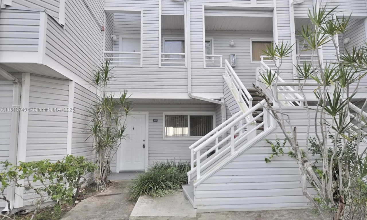 3445 NW 44th St # 201, Oakland Park FL 33309
