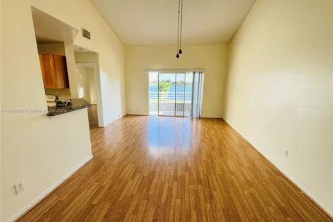 3445 NW 44th St # 201, Oakland Park FL 33309
