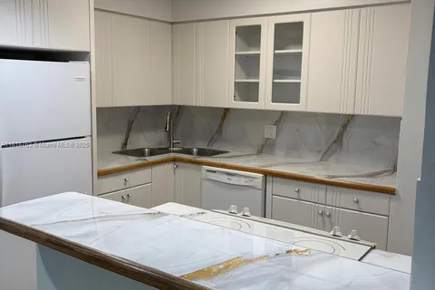 900 Bay Dr # 721, Miami Beach FL 33141