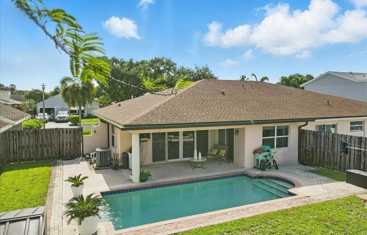 5874 SW 97th Ter, Cooper City FL 33328