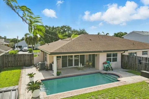5874 SW 97th Ter, Cooper City FL 33328