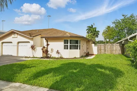 5874 SW 97th Ter, Cooper City FL 33328