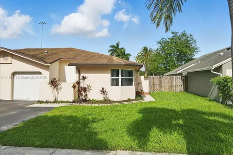 5874 SW 97th Ter, Cooper City FL 33328
