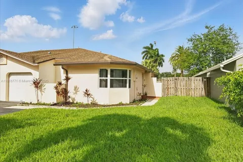 5874 SW 97th Ter, Cooper City FL 33328