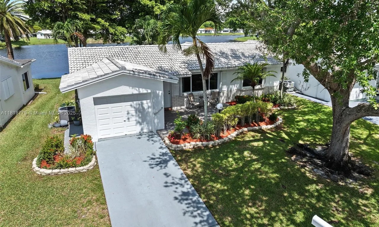 1081 NW 89th Ave, Plantation FL 33322