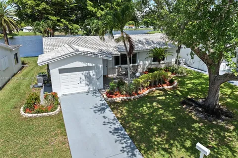 1081 NW 89th Ave, Plantation FL 33322