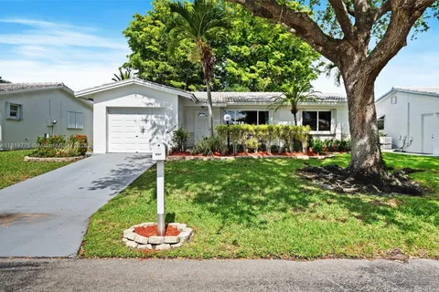 1081 NW 89th Ave, Plantation FL 33322
