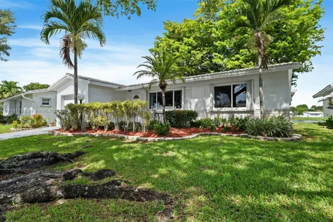 1081 NW 89th Ave, Plantation FL 33322
