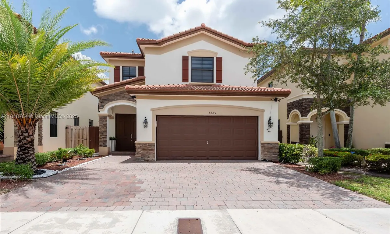 8885 NW 100th Pl, Doral FL 33178