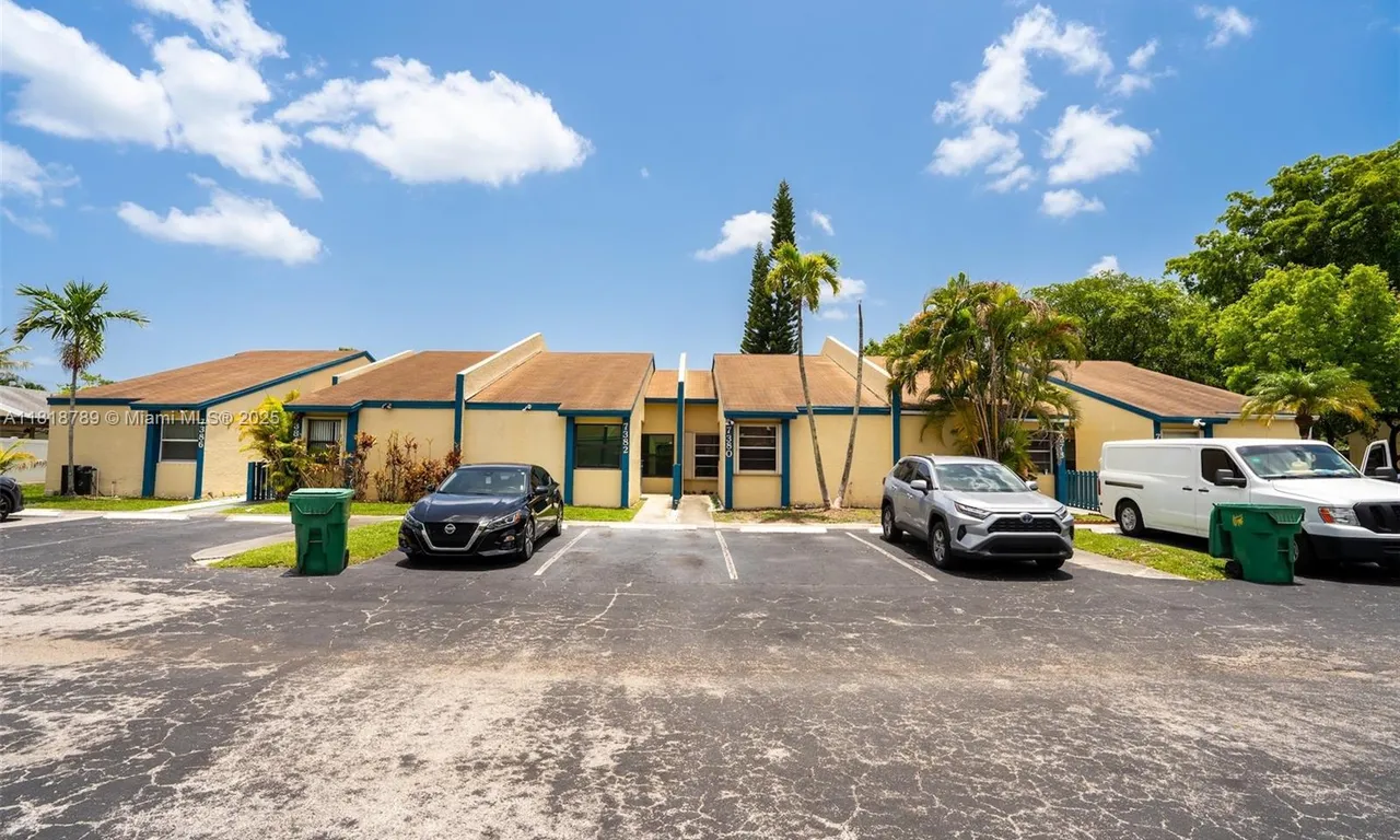 7382 NW 34th St, Lauderhill FL 33319