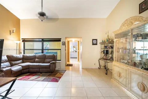 7382 NW 34th St, Lauderhill FL 33319