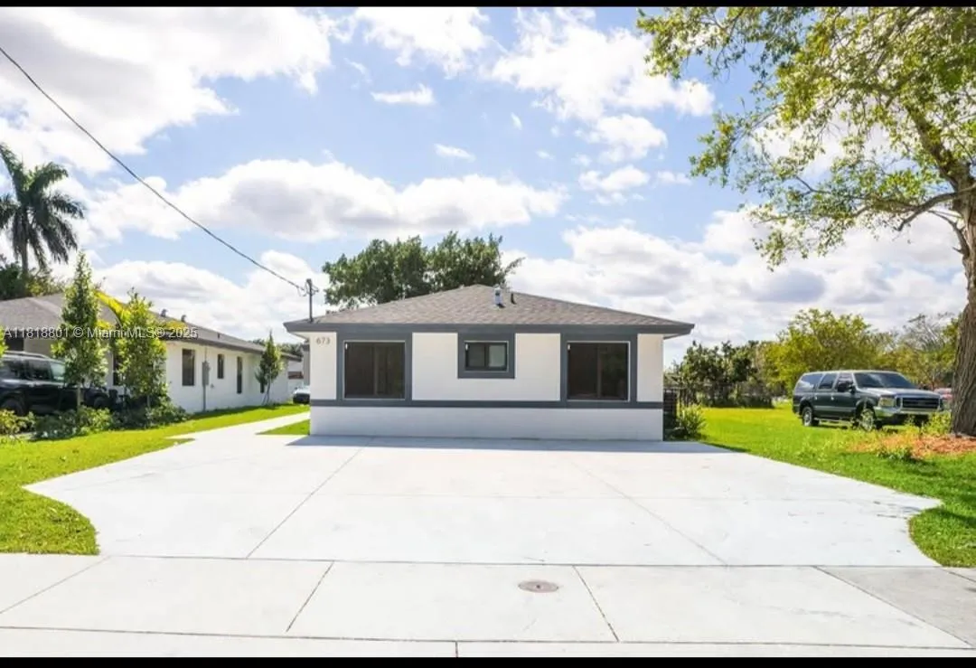673 NW 14th St, Florida City FL 33034