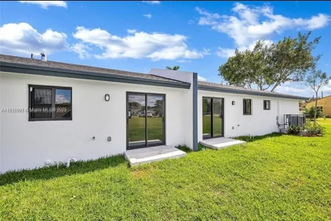 673 NW 14th St, Florida City FL 33034
