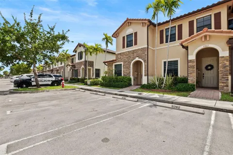 9362 W 33rd Ln, Hialeah FL 33018