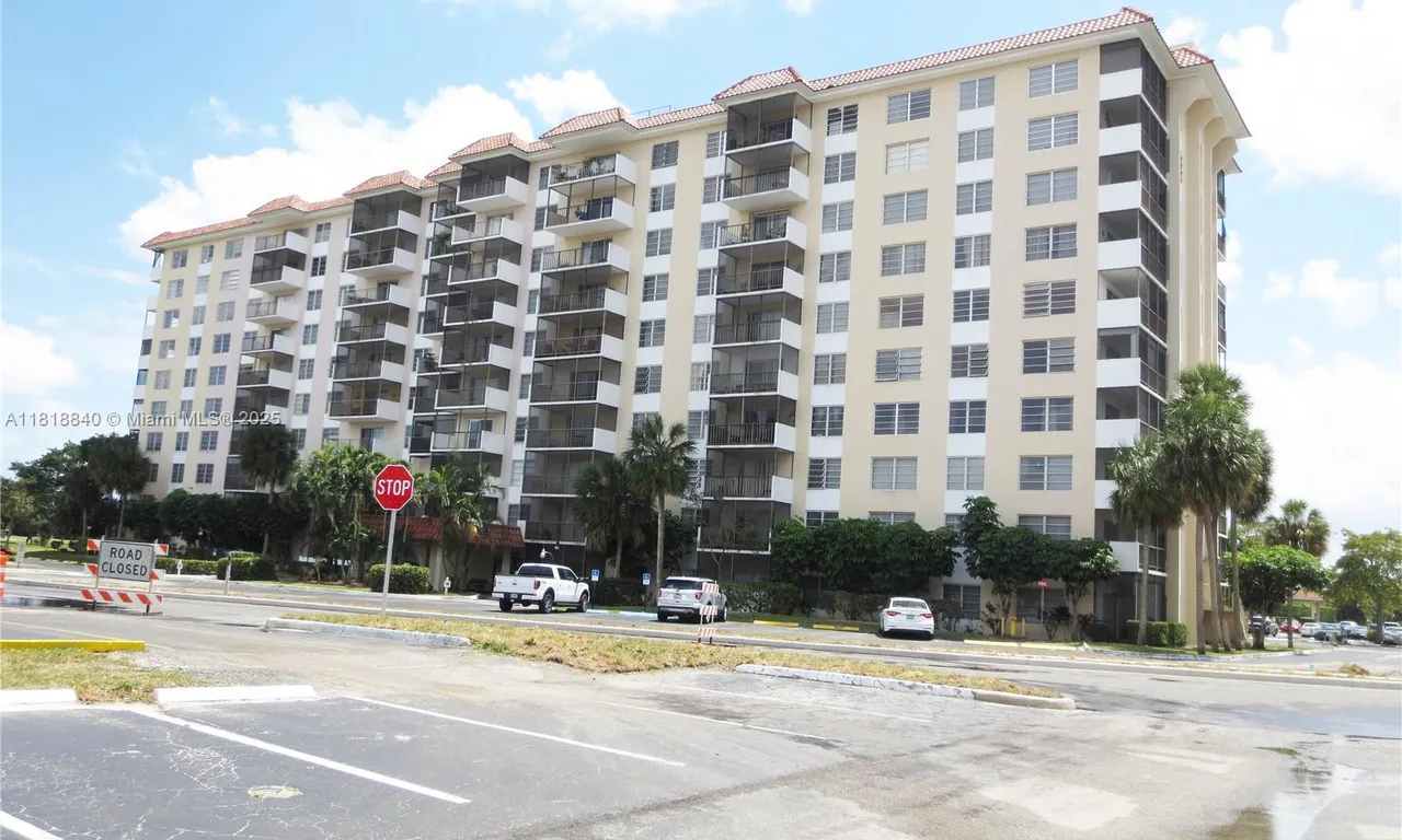 4164 Inverrary Dr # 310, Lauderhill FL 33319