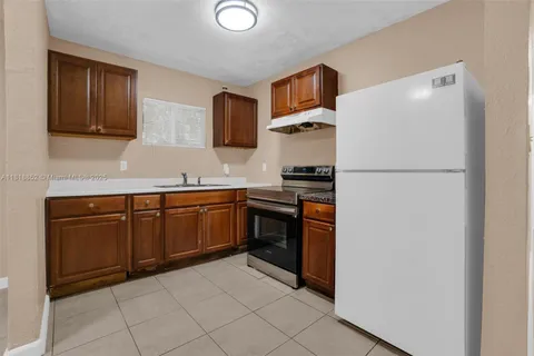 2201 NW 7th Ct, Fort Lauderdale FL 33311