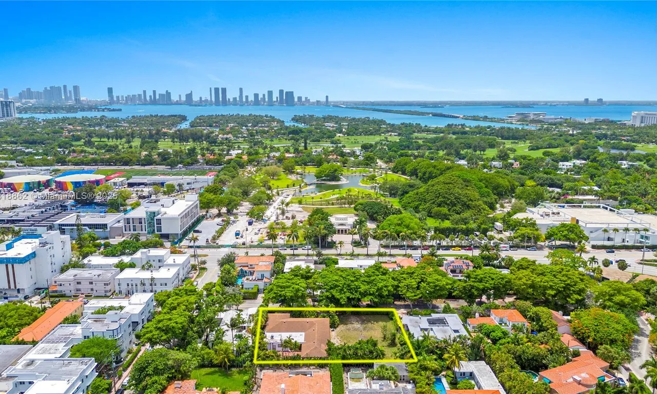 2525 Flamingo Pl, Miami Beach FL 33140