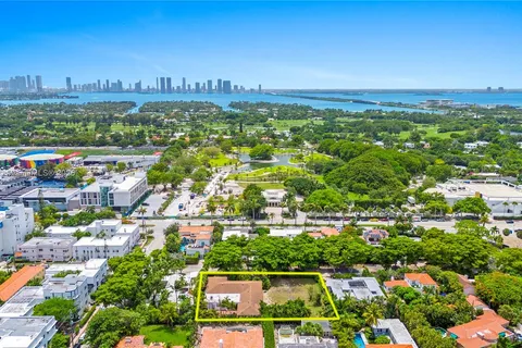 2525 Flamingo Pl, Miami Beach FL 33140