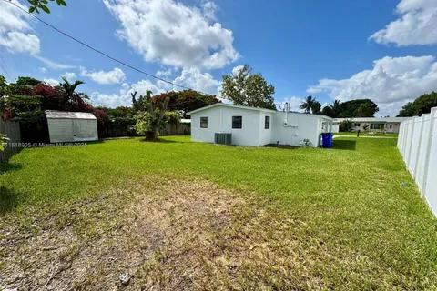 6213 NW 9th St, Margate FL 33063