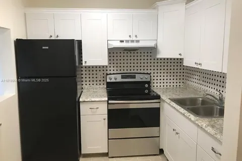 600 Village Green Ct # 222, Palm Springs FL 33461