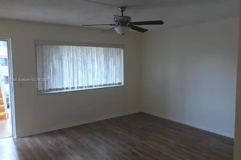 600 Village Green Ct # 222, Palm Springs FL 33461