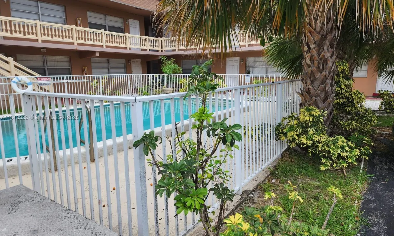 241 SE 9th Ave # 110, Pompano Beach FL 33060