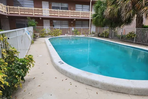 241 SE 9th Ave # 110, Pompano Beach FL 33060