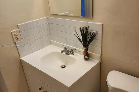 241 SE 9th Ave # 110, Pompano Beach FL 33060