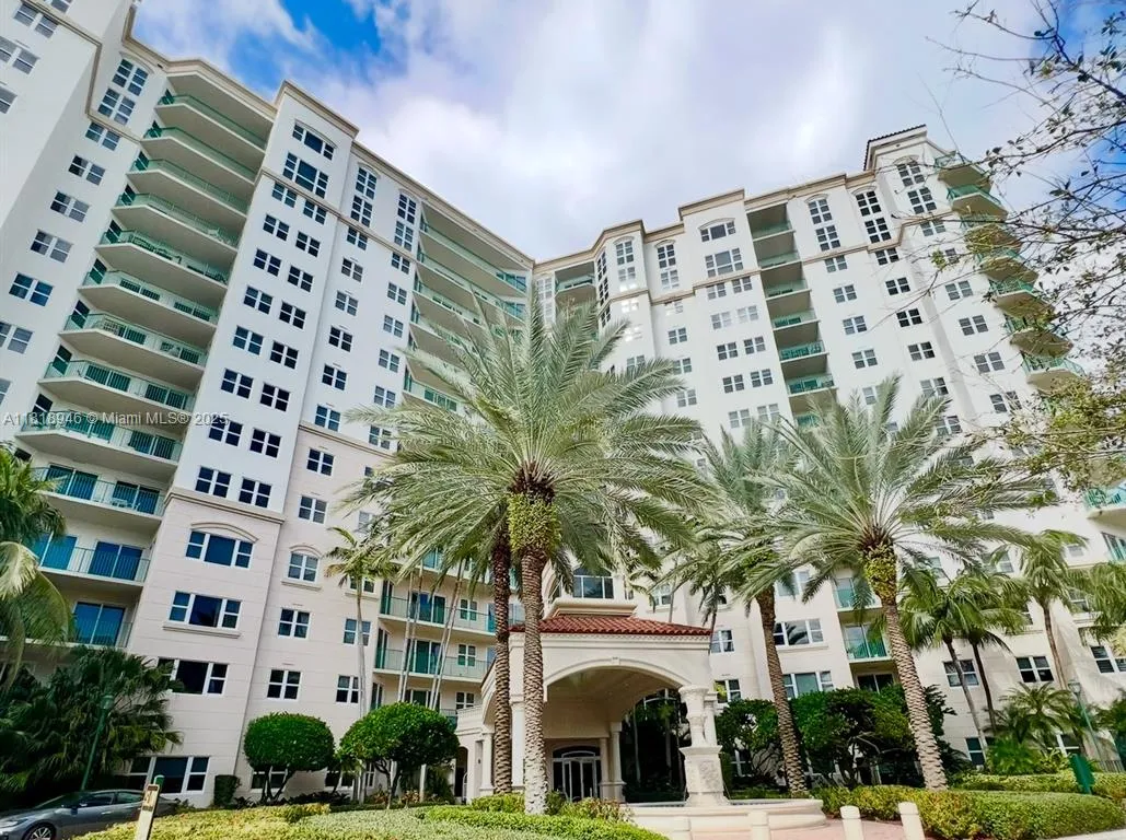 19900 E Country Club Dr # 318, Aventura FL 33180