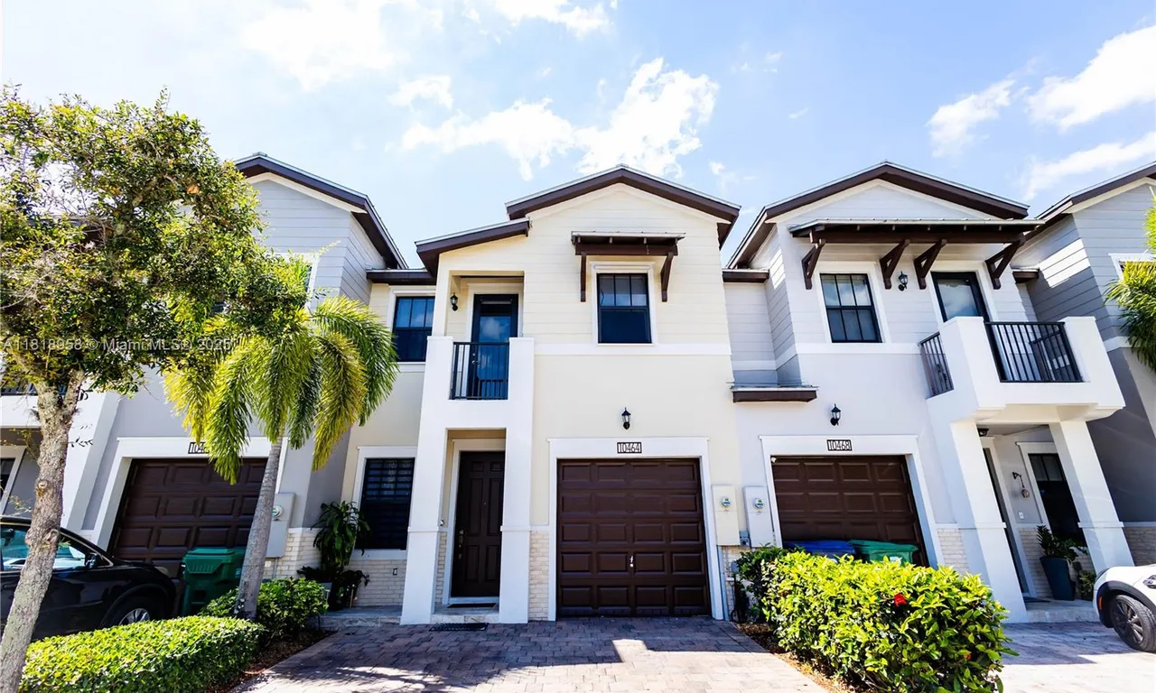 10464 NW 61st St, Doral FL 33178