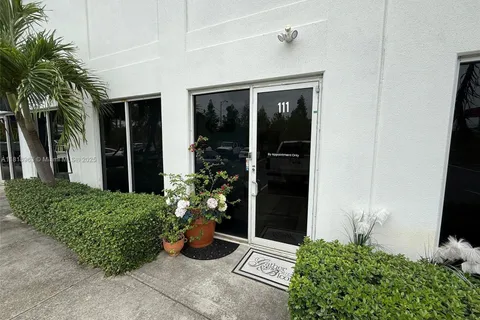 7640 NW 25th St # 111, Miami FL 33122