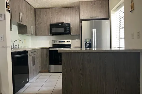 9813 NW 3rd St # 9813, Plantation FL 33324