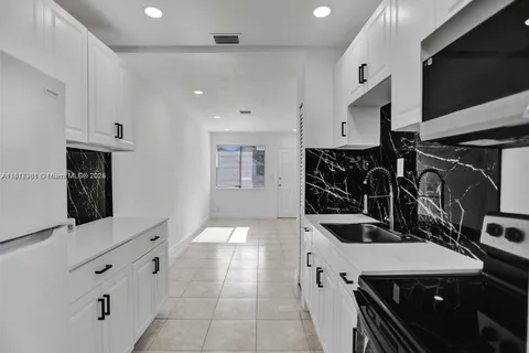 708 N 20th # 2, Hollywood FL 33020