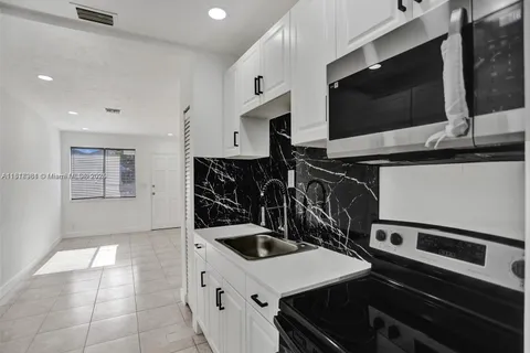 708 N 20th # 2, Hollywood FL 33020