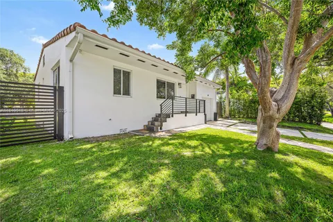 64 NE 88th St # 64, El Portal FL 33138