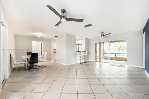 9523 NW 26th St, Sunrise FL 33322