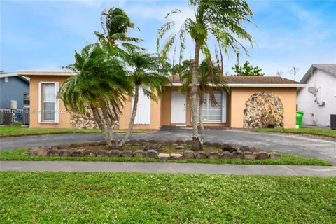 9523 NW 26th St, Sunrise FL 33322