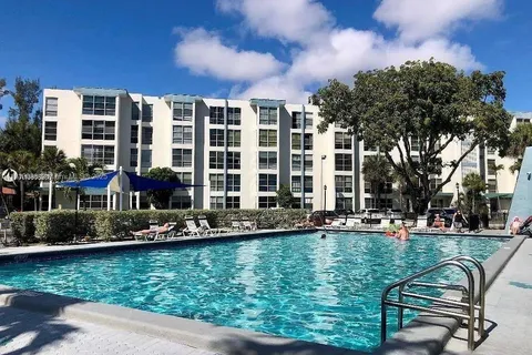 17570 Atlantic Blvd # 105, Sunny Isles Beach FL 33160