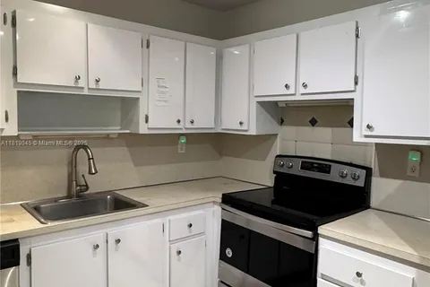 600 Three Islands Blvd # 620, Hallandale Beach FL 33009