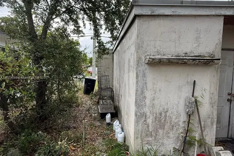 13180 NW 11th Ave, North Miami FL 33168
