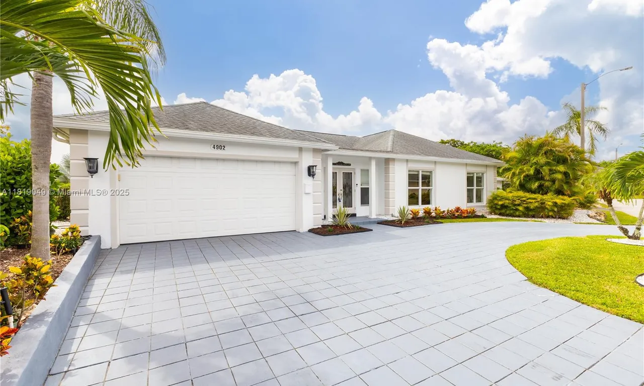 4902 N Travelers Palm Ln, Tamarac FL 33319